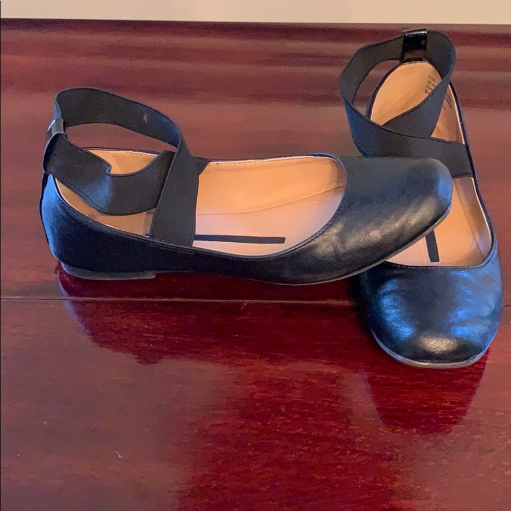 Black ballet flats